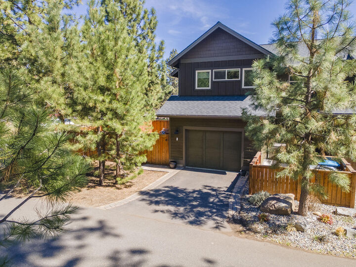 Property Photo:  923 E Desperado Trail  OR 97759 