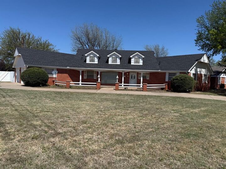 Property Photo:  1000 N Byers Avenue  OK 73554 
