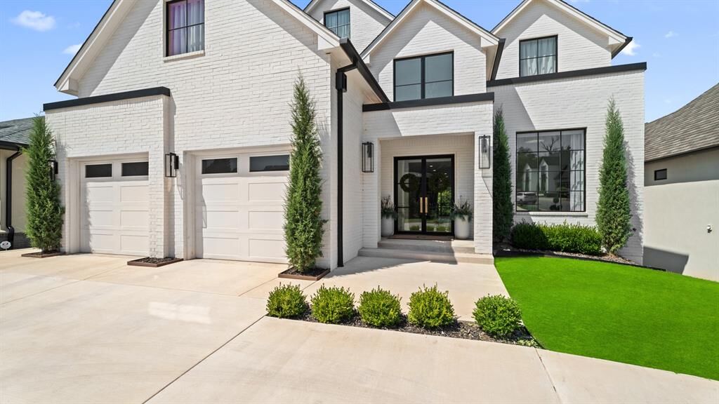 Property Photo: 13425 Creek Pointe Lane OK 73131