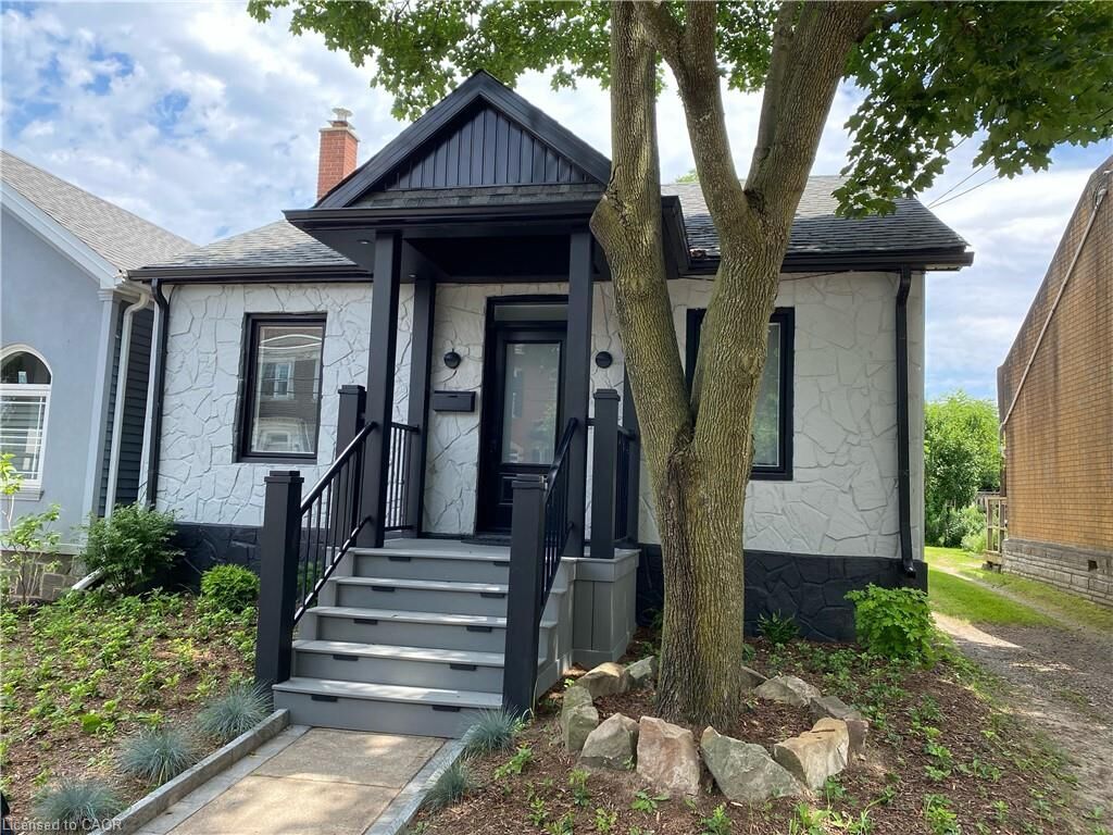 Property Photo:  432 Bay Street N  ON L8L 1N3 