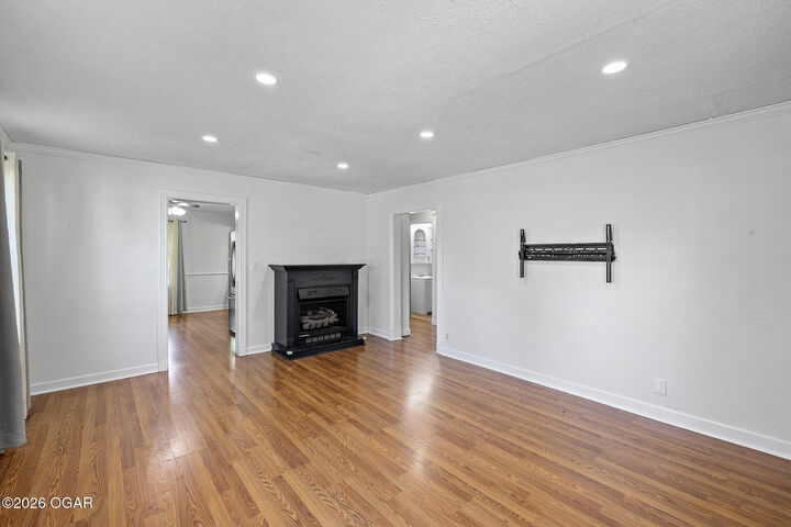 Property Photo:  132 S Mc Connell Avenue  MO 64801 