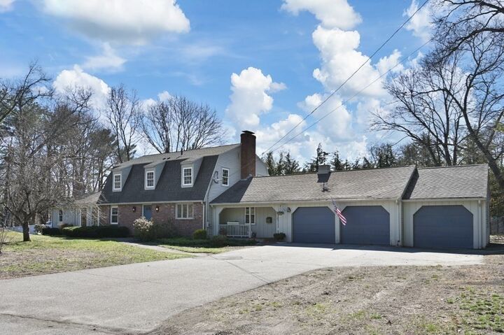 Property Photo:  2 Cyr Circle  MA 01810 