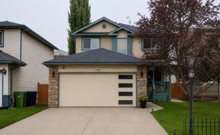182 Harvest Creek Close NE — photo 1