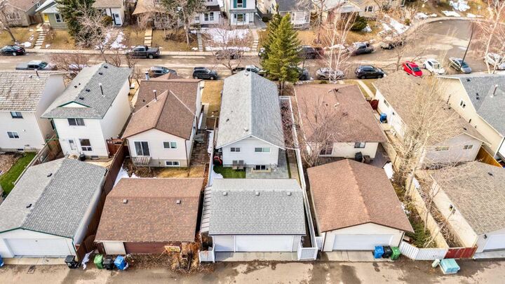 Photo de la propriété:  28 Riverbirch Place SE  AB T2C 3M3 