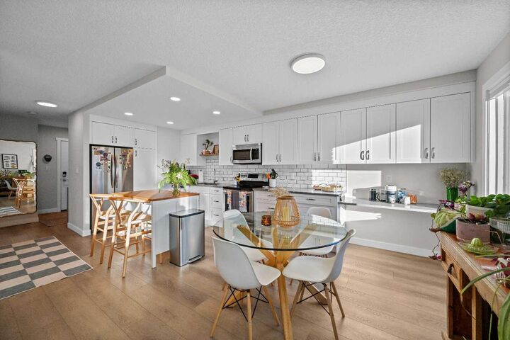 Property Photo:  1208 14 Avenue SW 201  AB T3C 0V9 