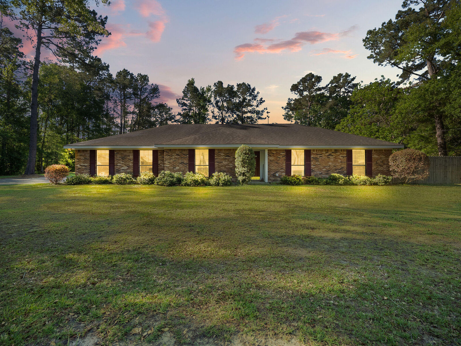 Property Photo: 170 Holly St LA 70634