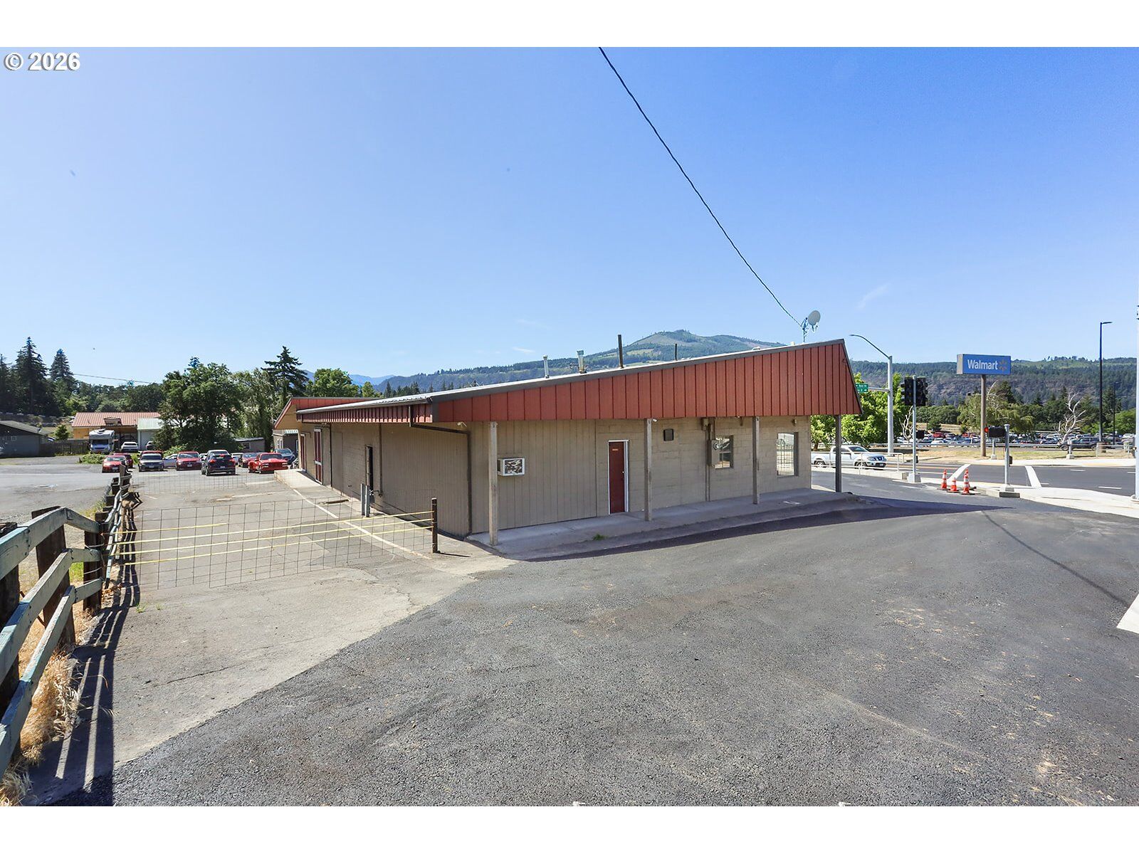 Property Photo:  2727 Cascade Ave  OR 97031 