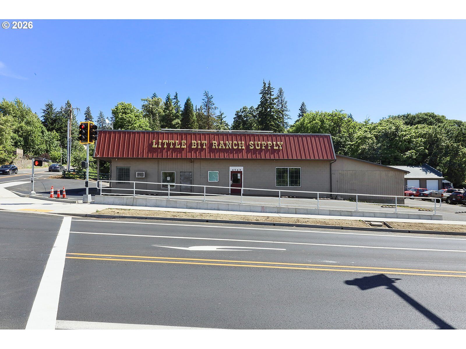 Property Photo: 2727 Cascade Ave OR 97031