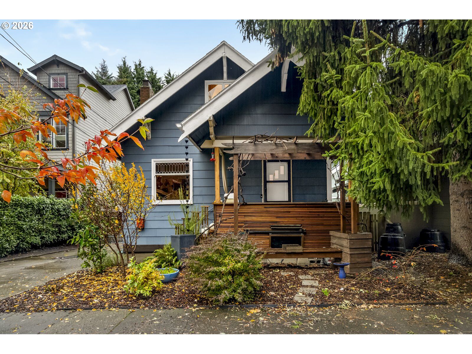Property Photo:  4023 SE Ivon St  OR 97202 