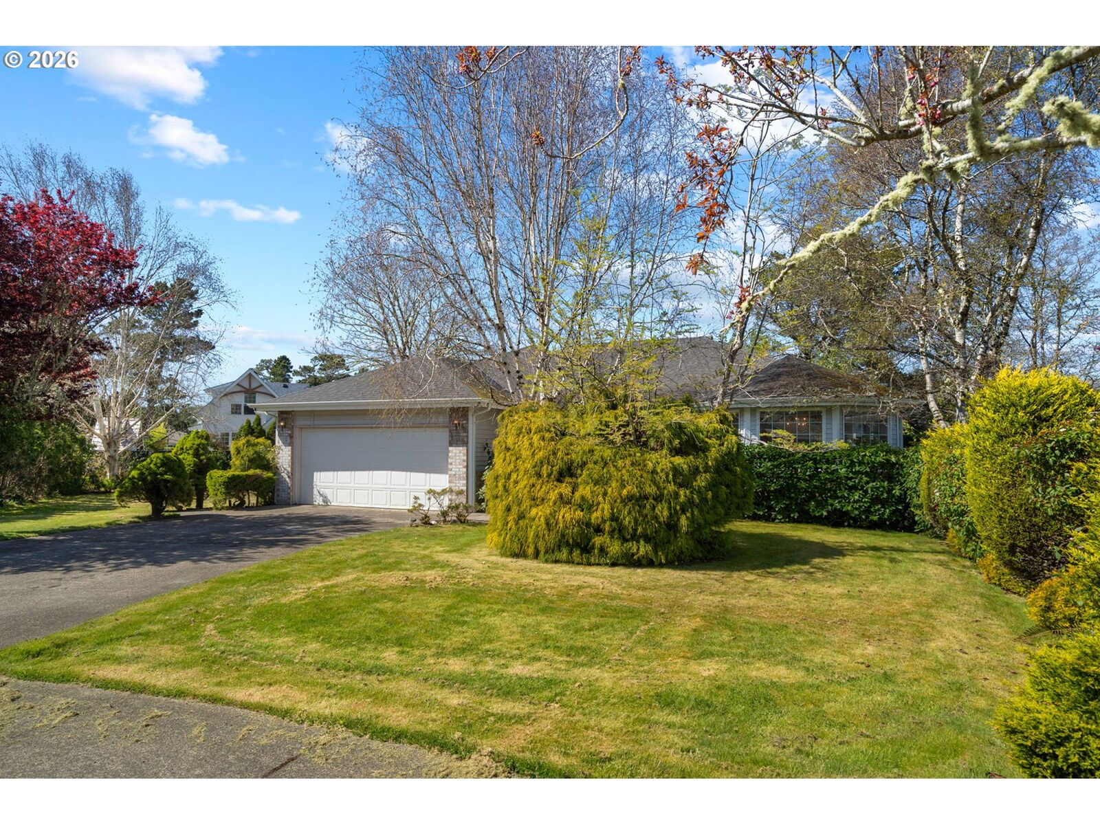 Property Photo: 1480 S Edgewood St OR 97138