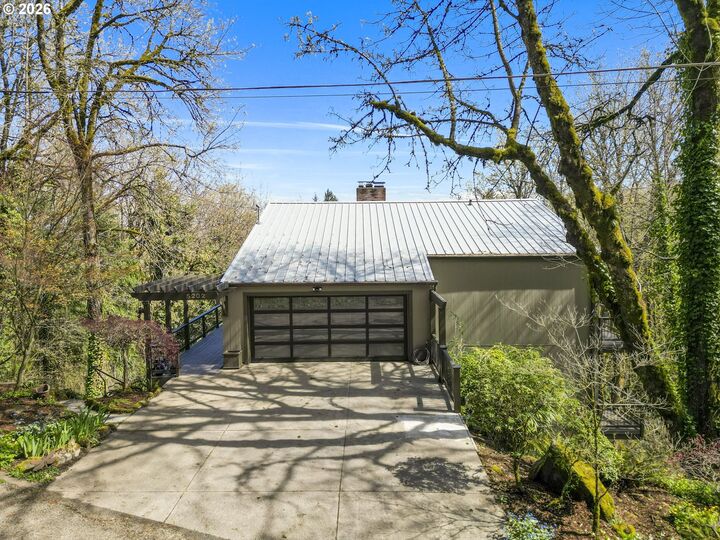 Property Photo: 5202 SW Northwood Ave OR 97239