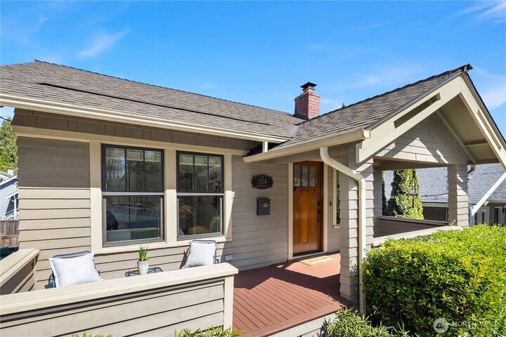 Property Photo:  324 NE 54th Street  WA 98105 