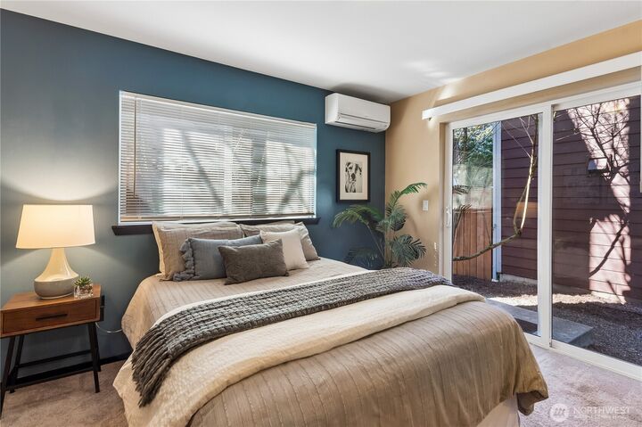Property Photo:  2042  Franklin Avenue E A  WA 98102 