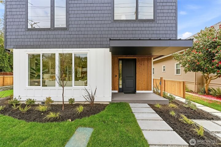 Property Photo:  529 SE Bush Street A  WA 98027 