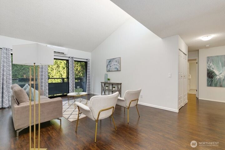 Property Photo:  7930 SE 34th Street 513  WA 98040 
