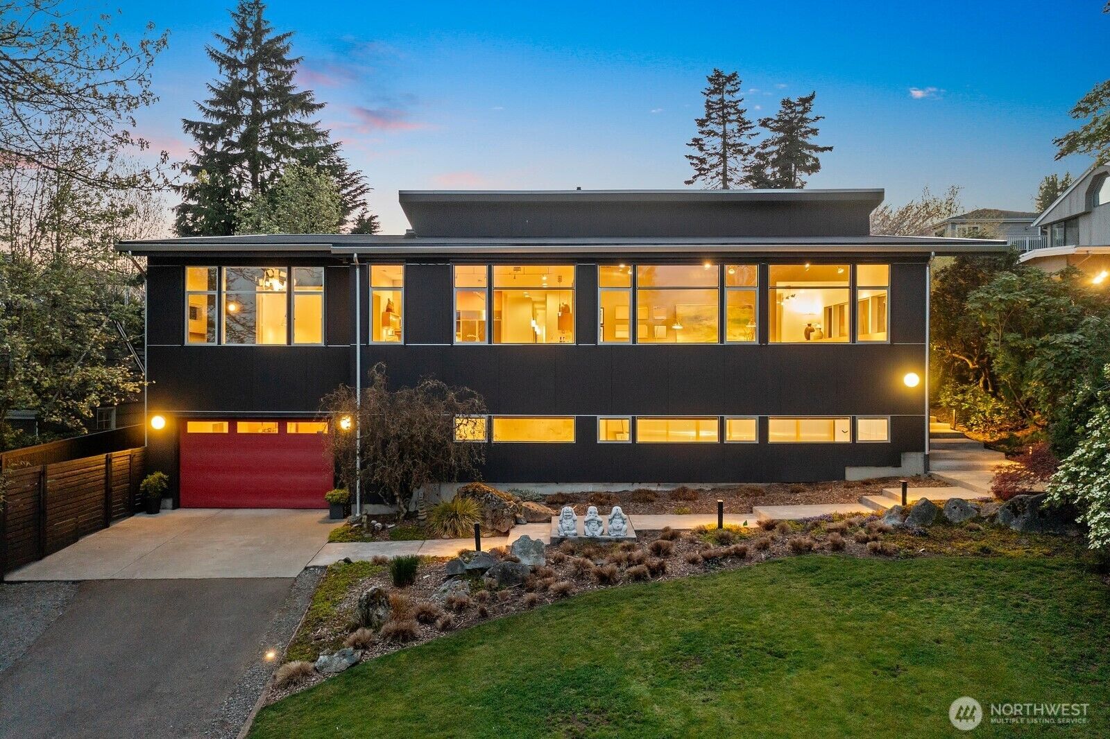 Property Photo: 1549 Magnolia Way W WA 98199