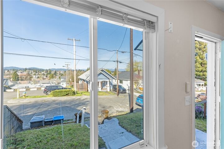 Property Photo:  916  Pleasant Avenue  WA 98337 