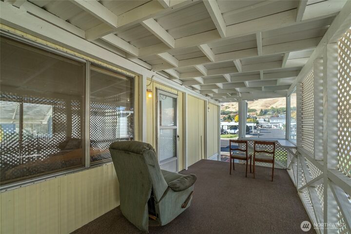 Property Photo:  1608 N Western 27  WA 98801 