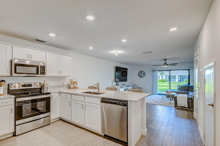 Property Photo:  5007 Woods Edge Circle  FL 33410 