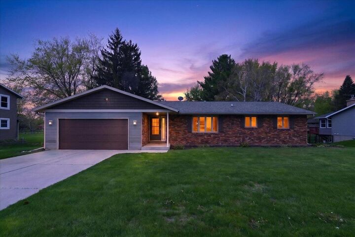 Property Photo:  508 Woodvale Drive  WI 53532 