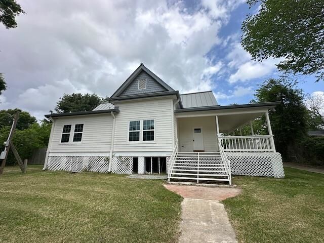 Property Photo:  2630 Hazel Street  TX 77702 