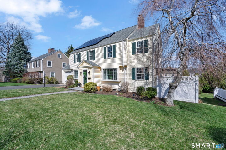 Property Photo:  6 Paxton Road  CT 06107 