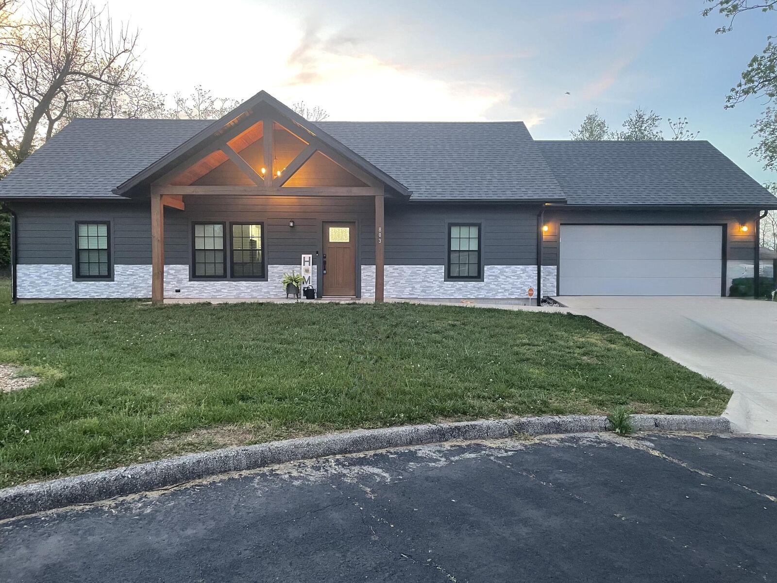 Property Photo:  803 Robin Road Road  MO 65711 