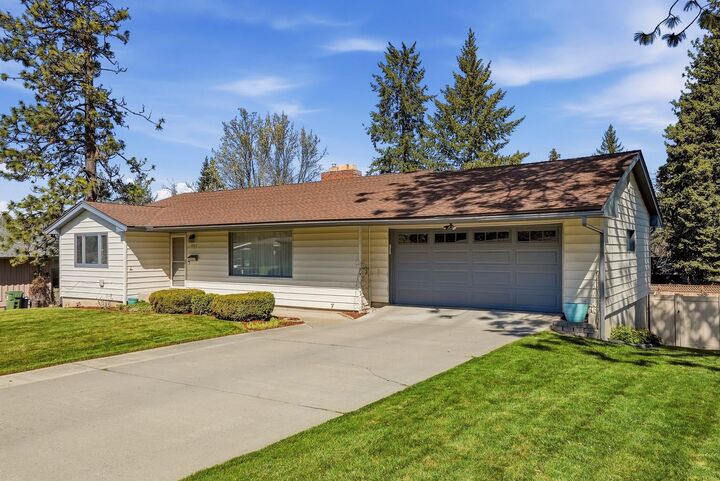 Property Photo:  1927 E 39th Ave  WA 99203 