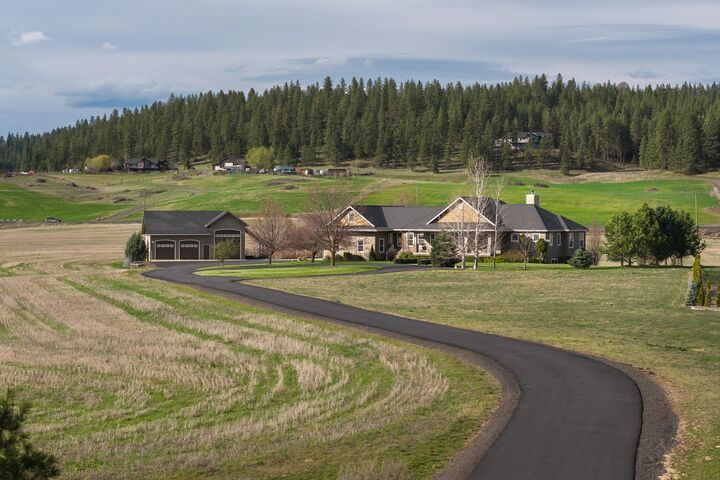 Property Photo:  10311 E Peone Landing Ln  WA 99021-5029 