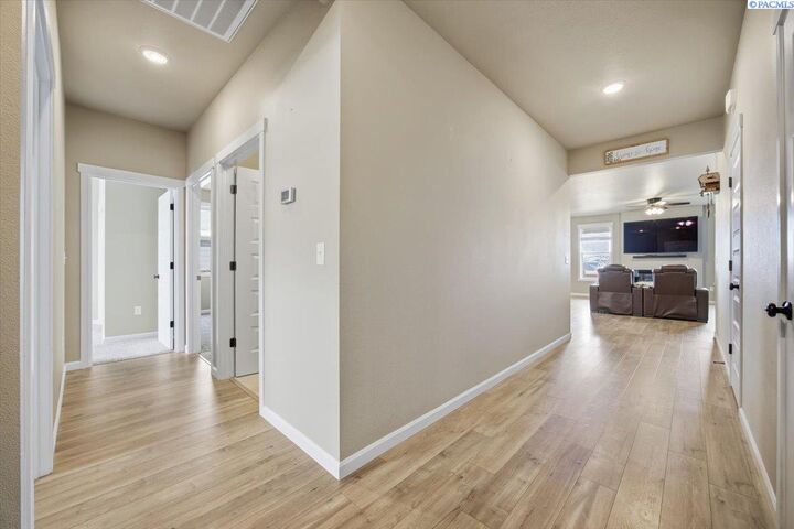 Property Photo:  514 Constance  WA 99353 