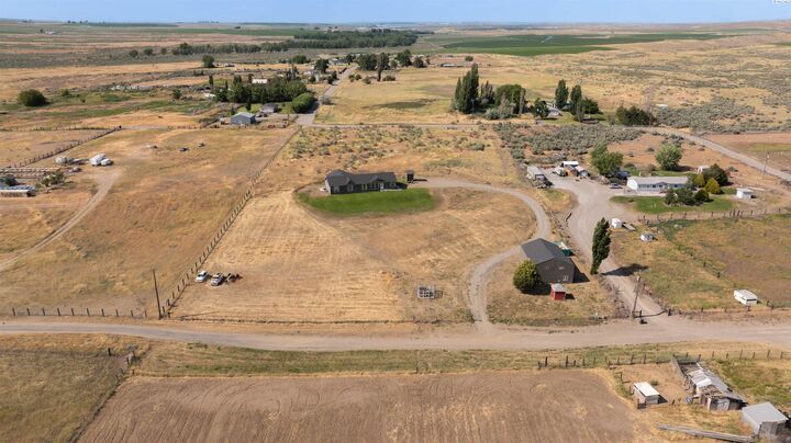 Property Photo:  310 Tree Farm Road  WA 99301 