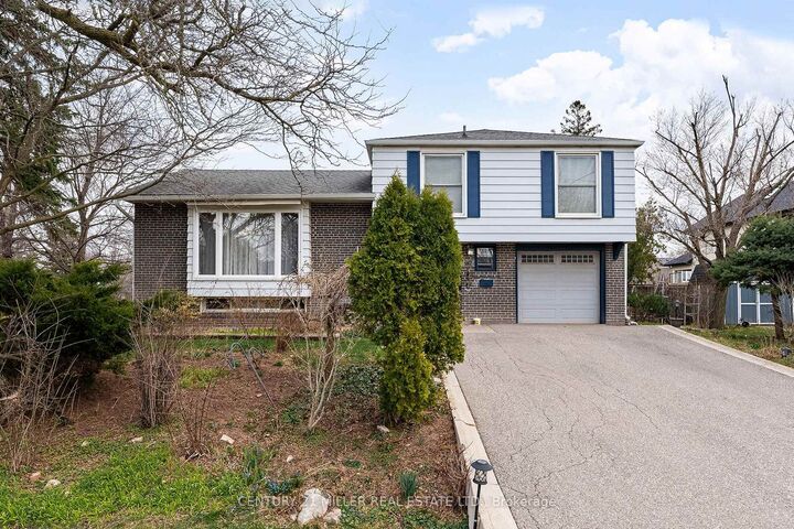 557 Trafford Crescent — photo 1