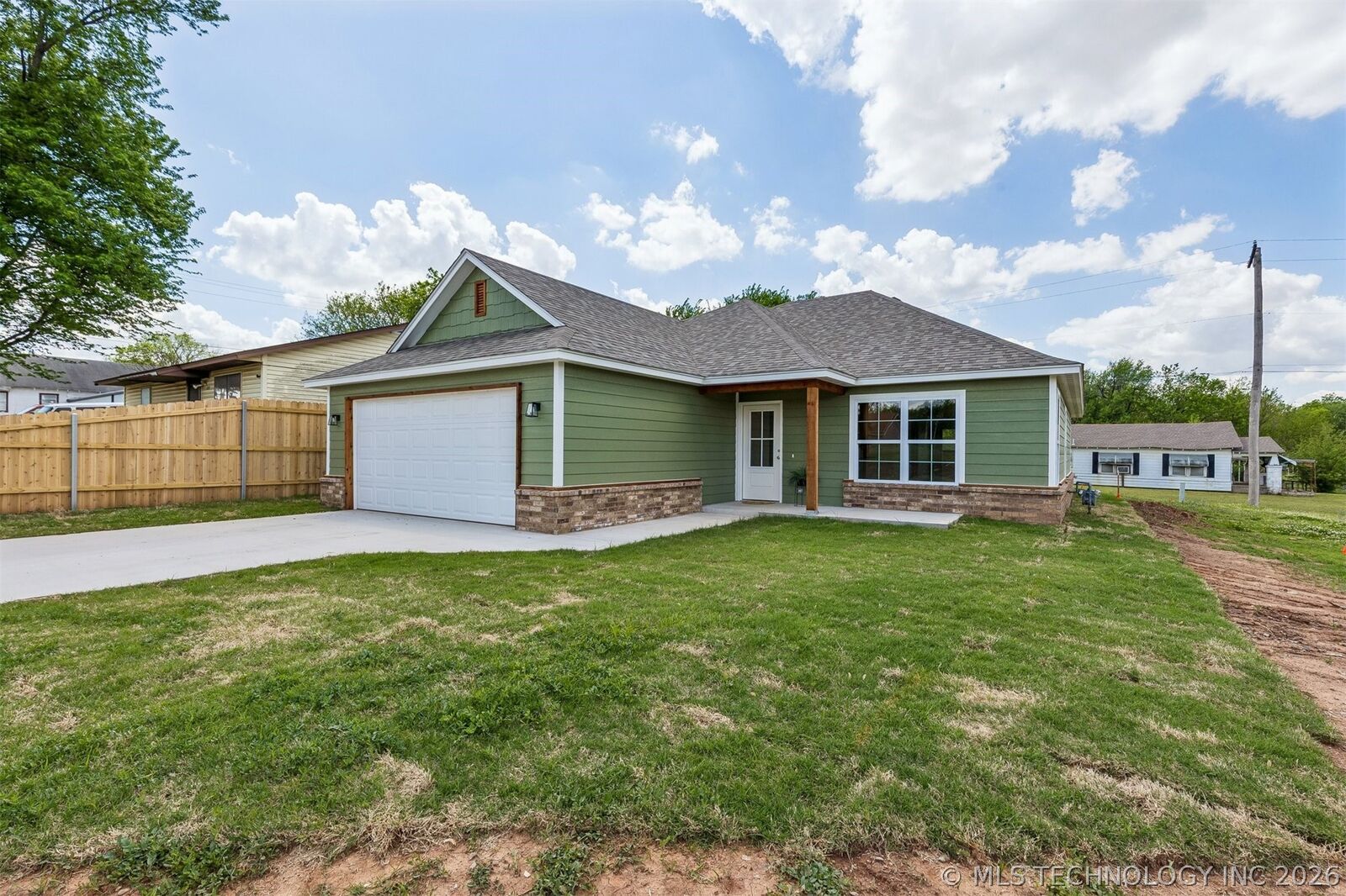 Property Photo: 1019 N Central Avenue OK 74023