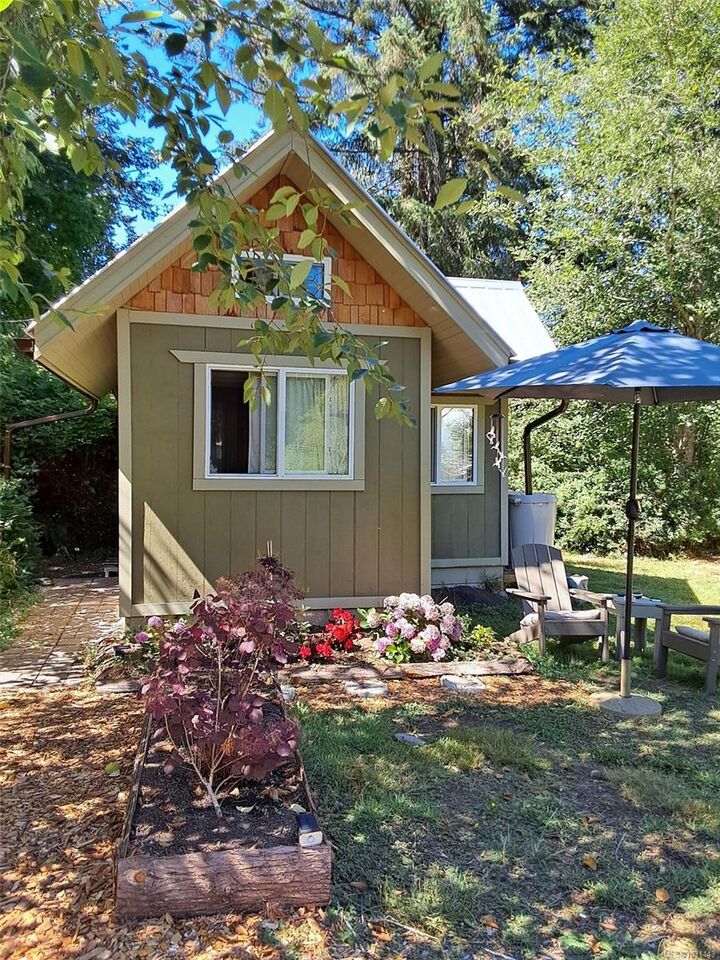 Property Photo:  1040 McClay Way  BC V0R 1X3 