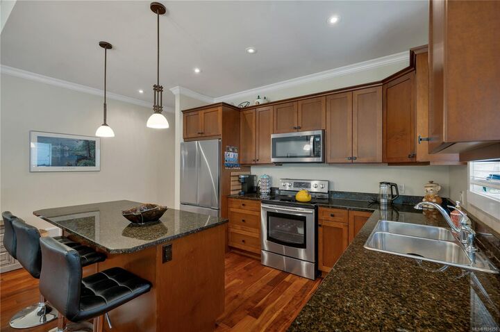 Property Photo: 48 McPhedran Rd S 5 BC V9W 3C6