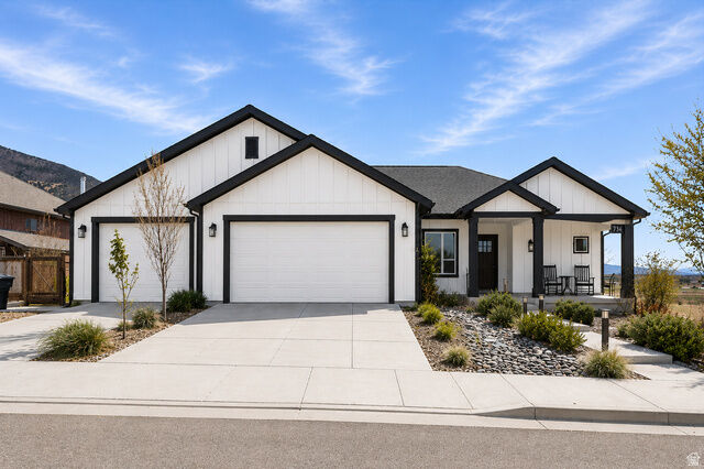 Property Photo: 734 E 1070 S UT 84627