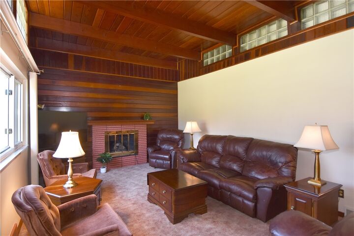 Property Photo:  110 Circle Dr  PA 15237 