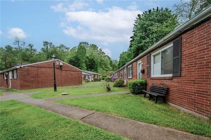 Property Photo:  1-19 Pennridge Ct  PA 15235 