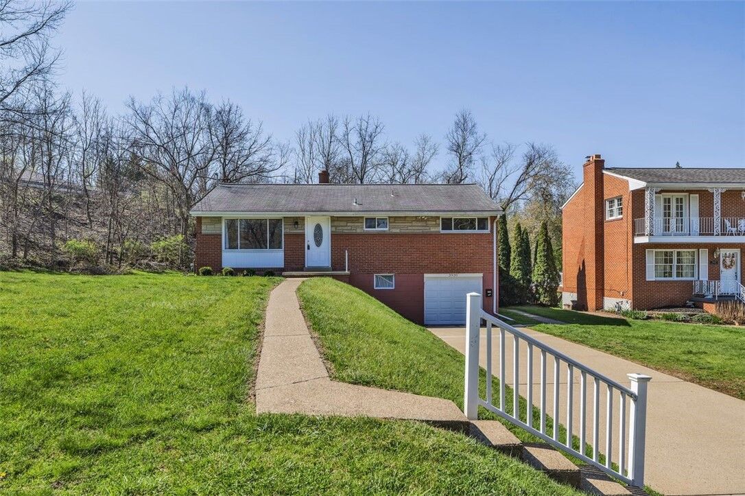 Property Photo: 3930 Evergreen Dr PA 15146