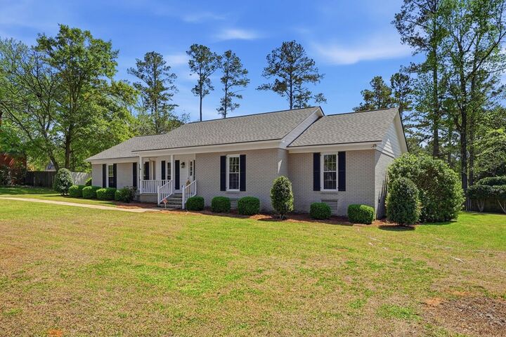 Property Photo:  2220 Wallington Dr  GA 31721 