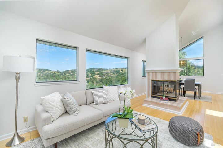 Property Photo:  27 Oakwood Court  CA 94960 