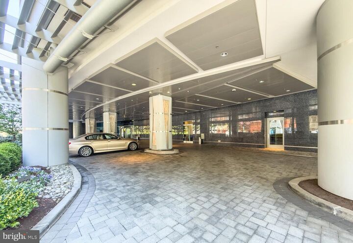 Property Photo: 1881 Nash Street N 504 VA 22209