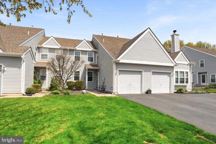 Property Photo:  27 Aspen Court  NJ 08505 