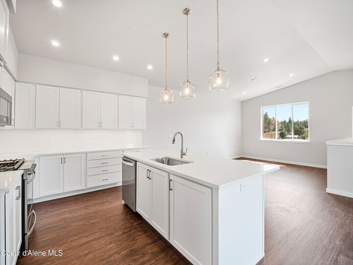 Property Photo:  962 E Railroad Ave  ID 83854 