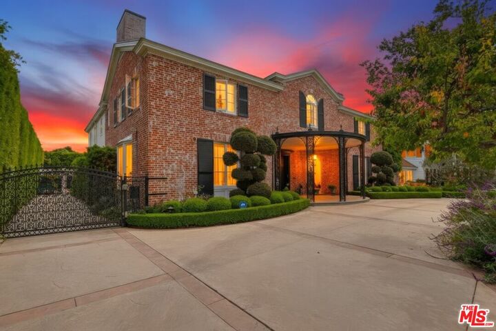 Property Photo: 516 S Rimpau Blvd CA 90020