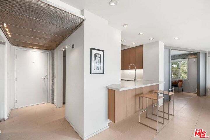 Property Photo: 7135 Hollywood Blvd CA 90046