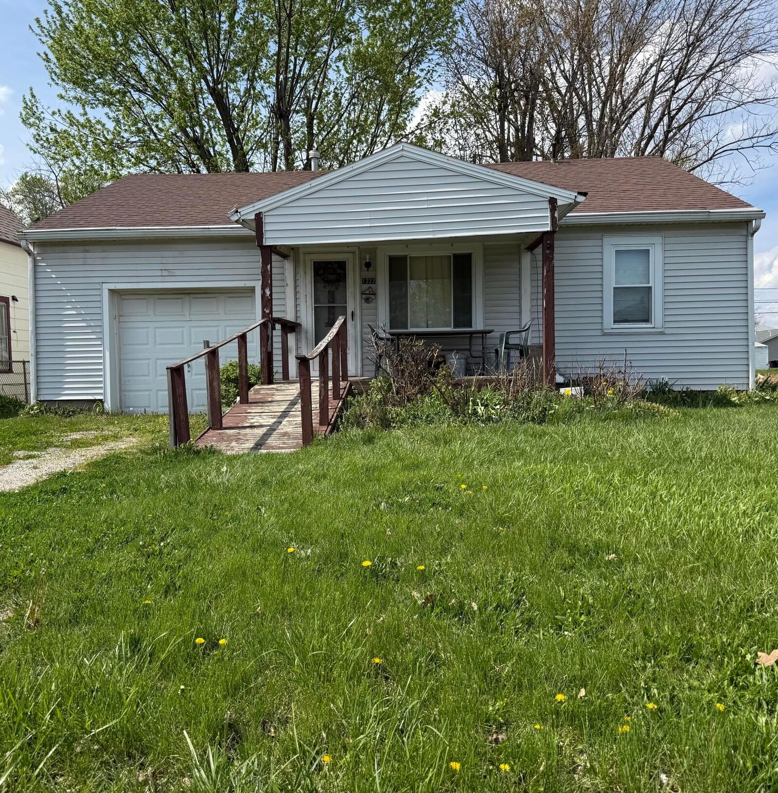 Property Photo:  1222 E Paint Street  OH 43160 