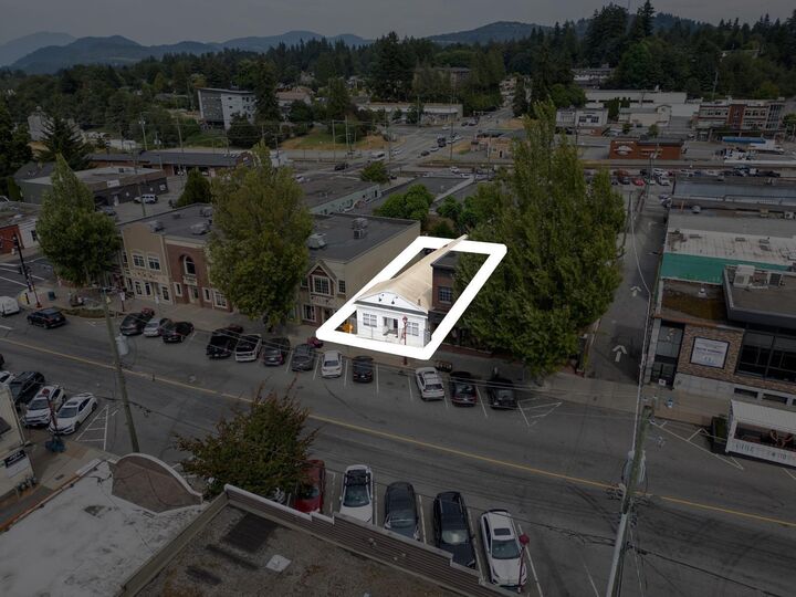 Property Photo:  2626 Montrose Avenue  BC V2S 3T6 