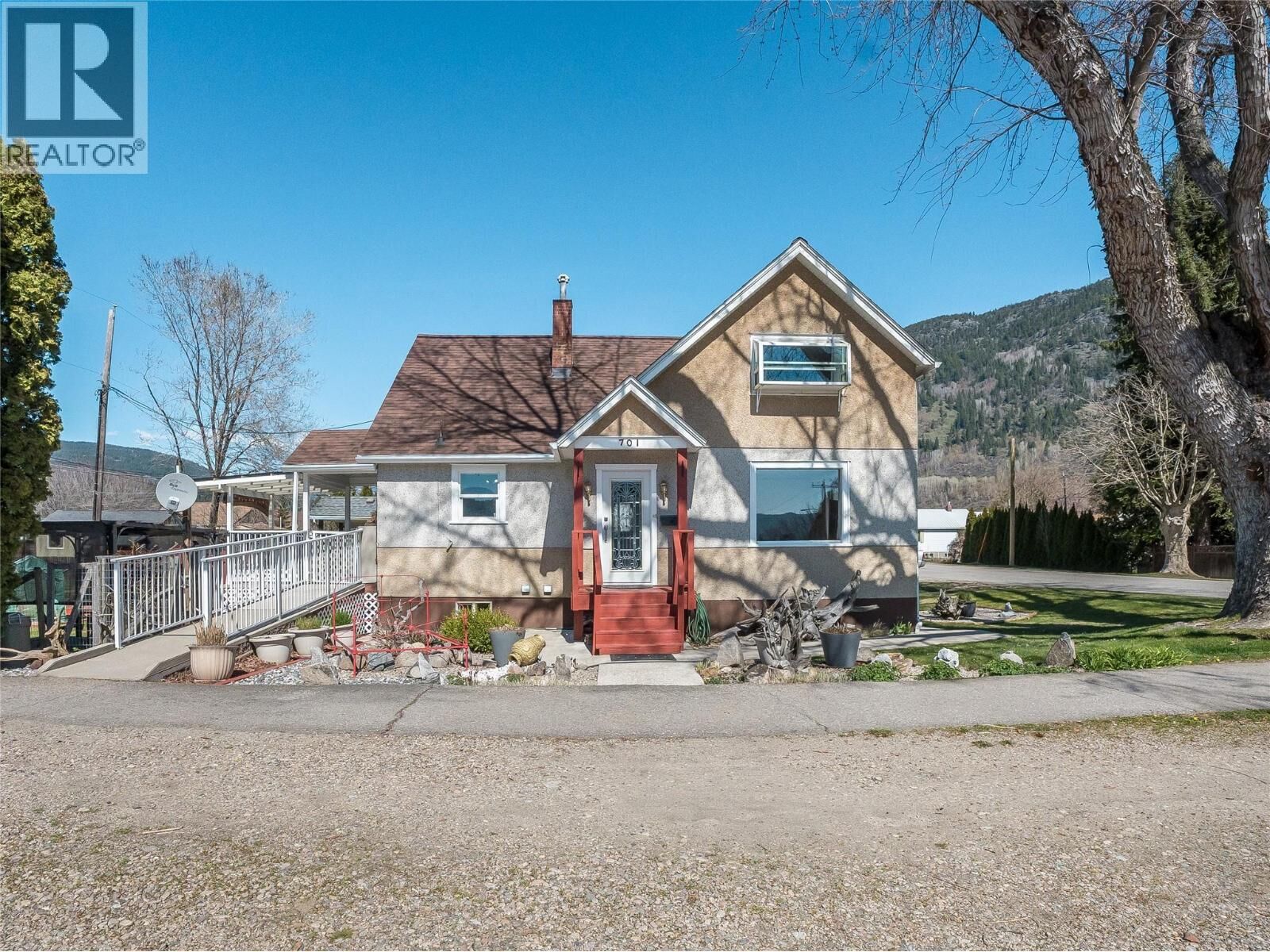 Property Photo: 701 4th Street BC V1N 2B7