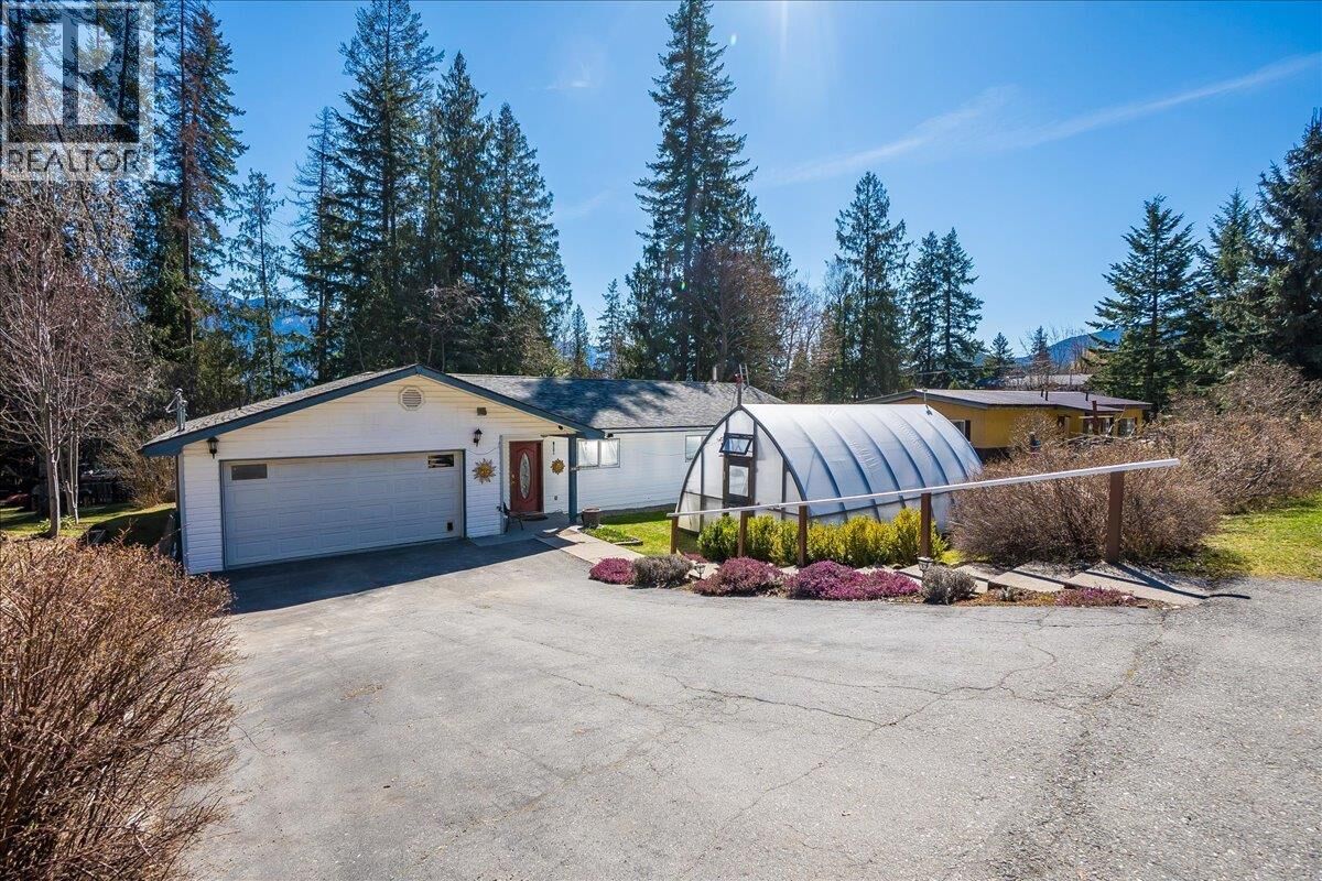 Property Photo:  210 Bayview Street  BC V0G 1M0 
